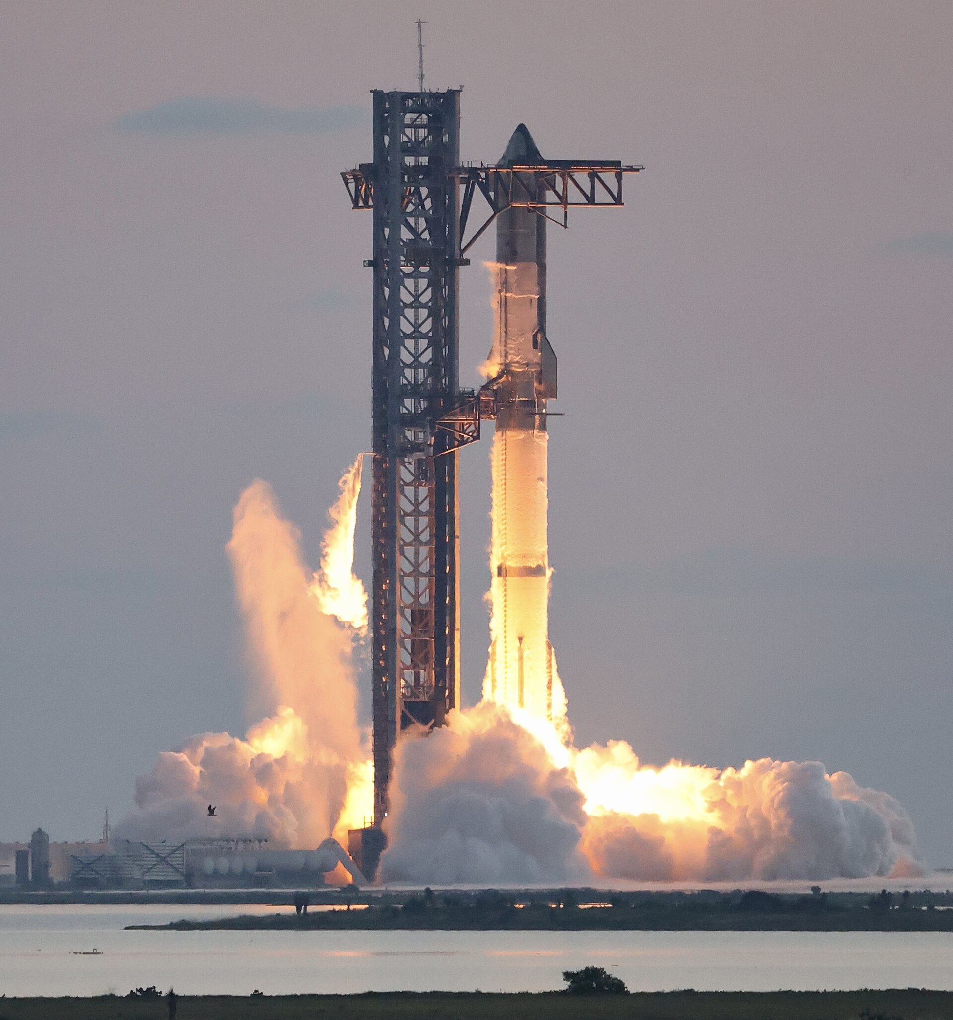 Starship and Super Heavy ignite during SpaceX Integrated Flight Test 5