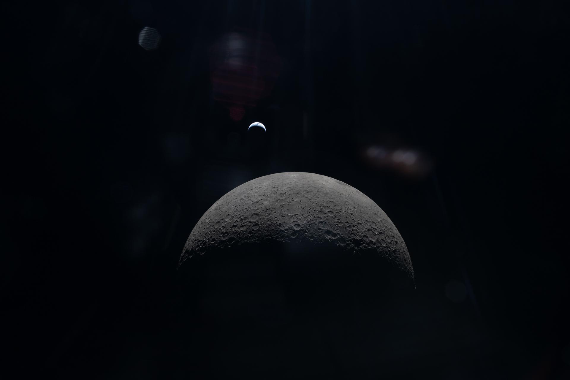 NASA Orion spacecraft with the Moon behind it, credit NASA