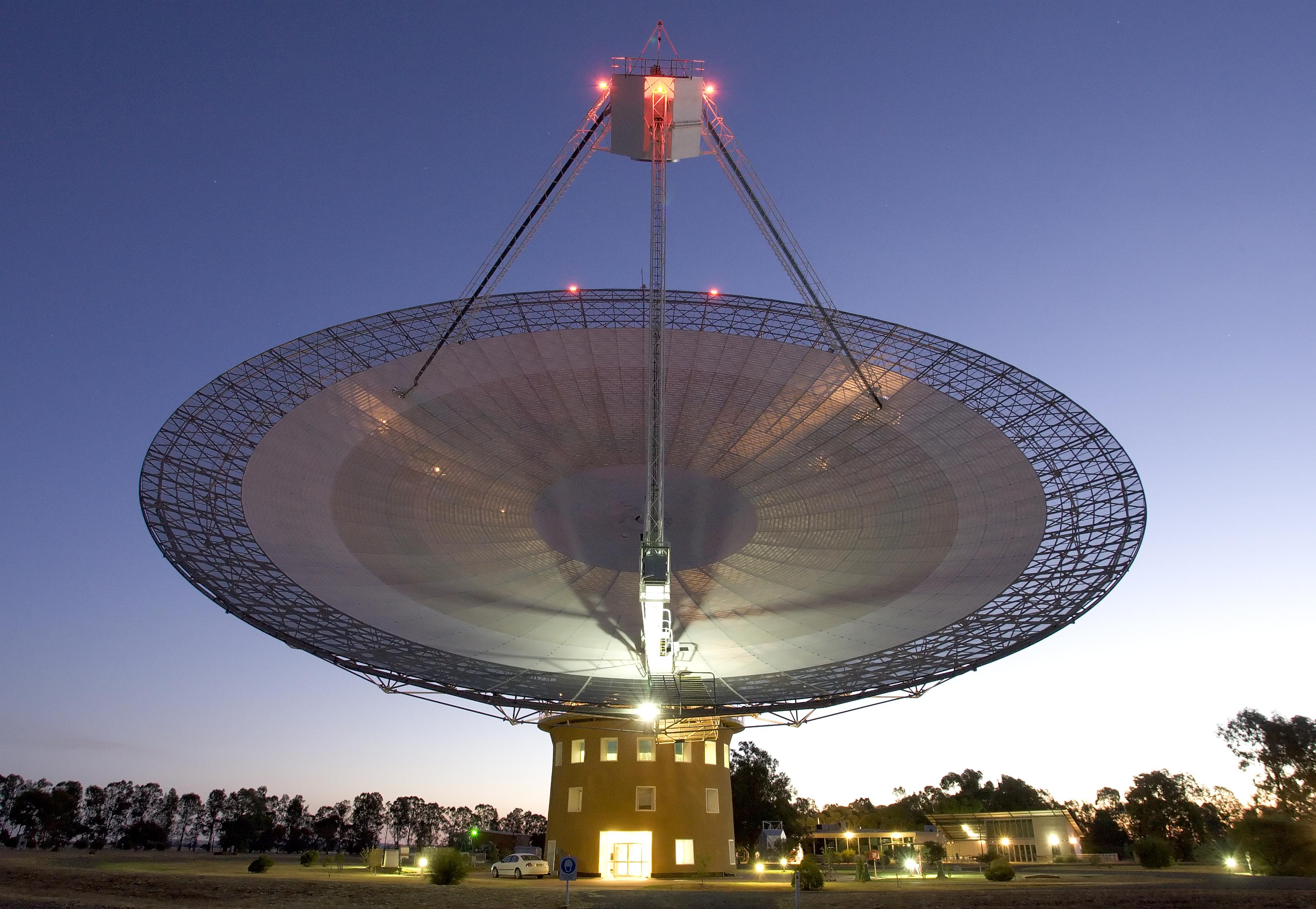 NASA’s Parkes radio telescope, a reminder that radio dishes can collect the faint signals used to study galaxy gas.