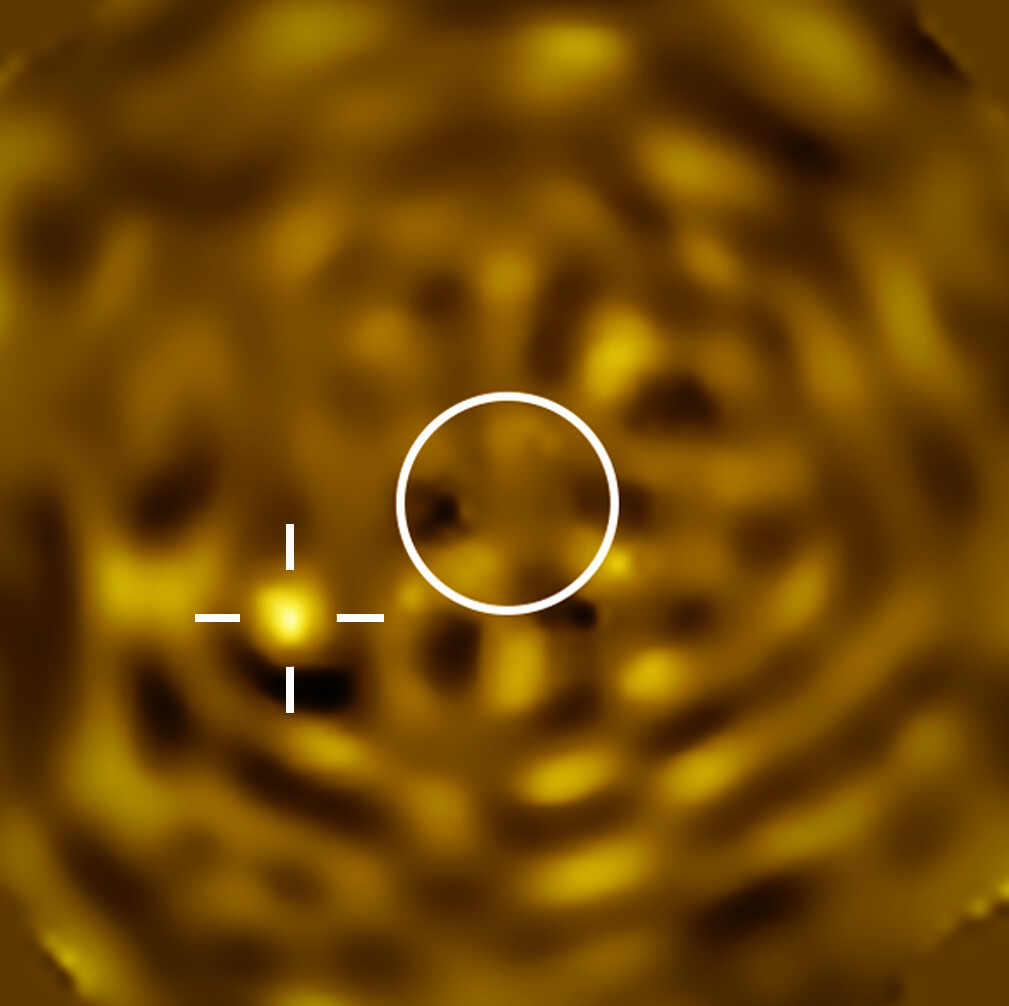 Close VLT direct image of the faint source consistent with Betelgeuse B